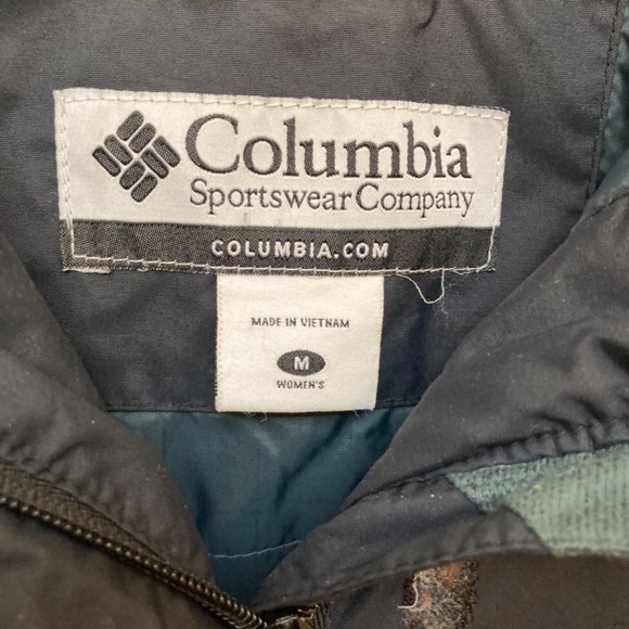 Women’s Medium Waterproof Columbia Jacket - Picture 4 of 5